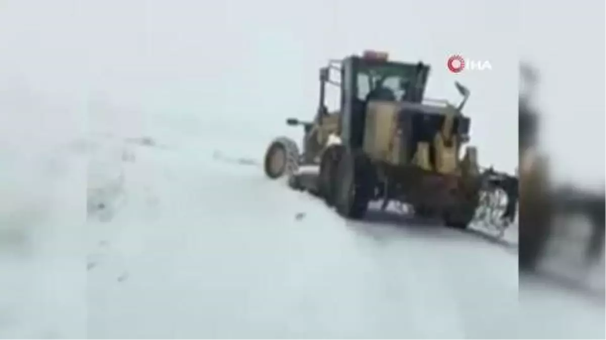 Karla kapanan yolları böyle açıyorlar