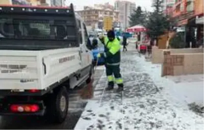 Keçiören'de 150 personelle ilk kar temizliği yapıldı Keçiören'de 150 personelle ilk kar temizliği yapıldı