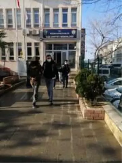 Son dakika haberleri... Keşan'da uyuşturucu tacirlerine operasyon: 3 tutuklama Son dakika haberleri... Keşan'da uyuşturucu tacirlerine operasyon: 3 tutuklama