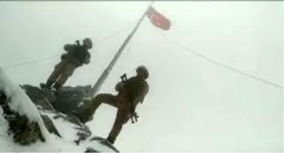 Son dakika... Mehmetçiğin çetin kış şartlarına rağmen vatan nöbeti sürüyor Son dakika... Mehmetçiğin çetin kış şartlarına rağmen vatan nöbeti sürüyor