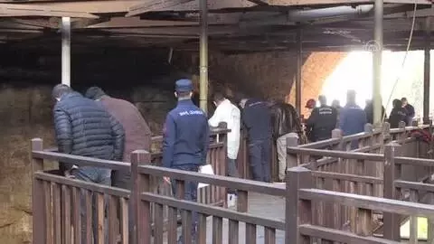 Son dakika haber! Obrukta bulunan erkek cesedi, itfaiye ekiplerince çıkarıldı Son dakika haber! Obrukta bulunan erkek cesedi, itfaiye ekiplerince çıkarıldı