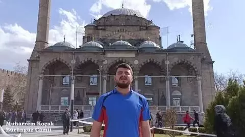 Öğrenciler tarihi mekanlarda Necip Fazıl şiiri seslendirdi Öğrenciler tarihi mekanlarda Necip Fazıl şiiri seslendirdi
