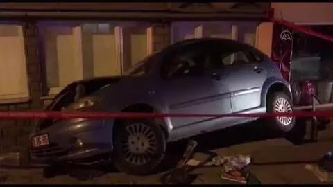 Otomobilin çarptığı kadın ağır yaralandı Otomobilin çarptığı kadın ağır yaralandı