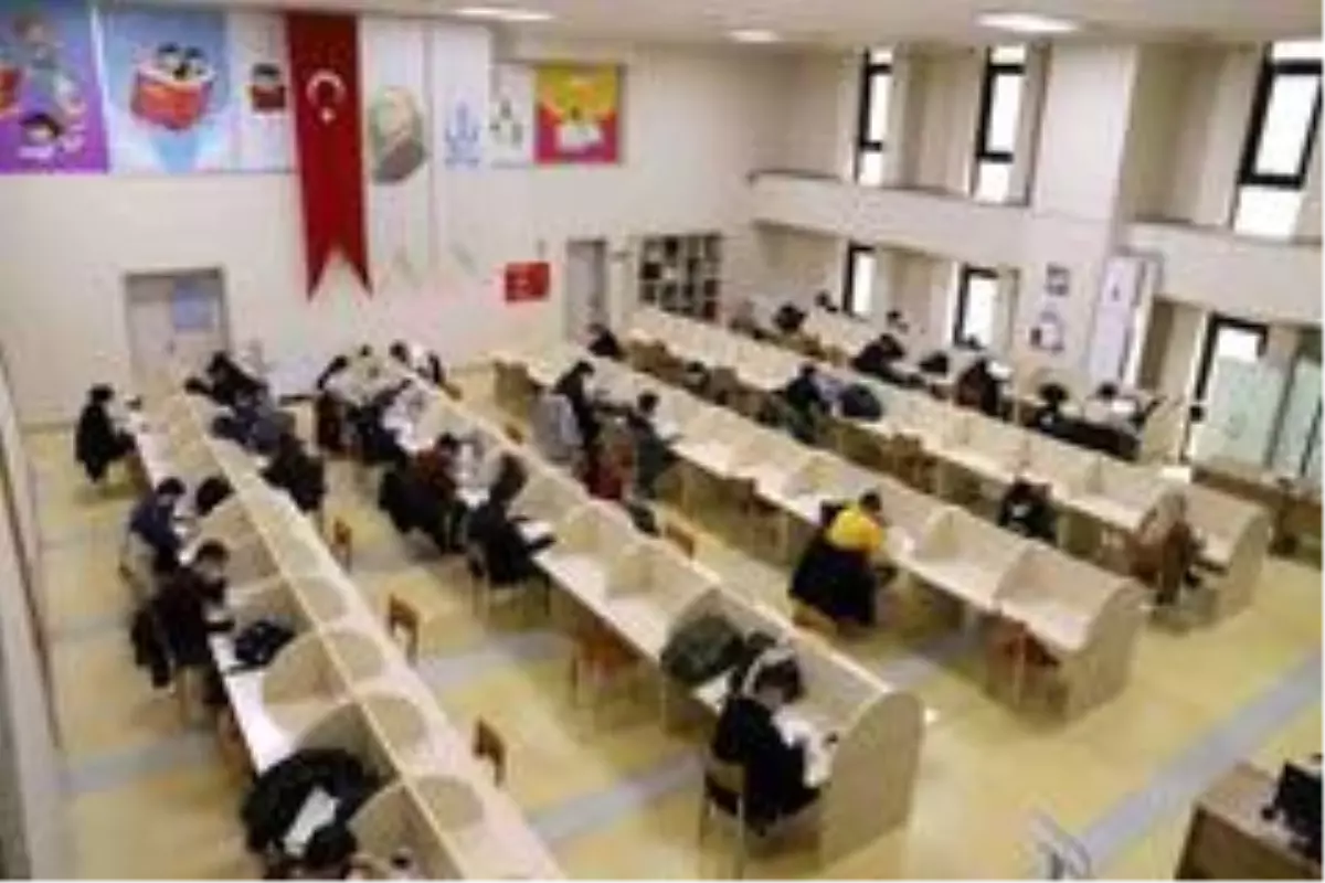 Pandemi döneminde kütüphane boş kalmıyor