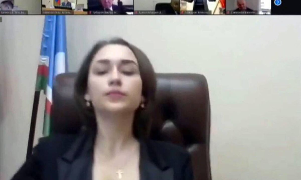 Rusya'da yerel meclis toplantısında kriz: Sunumunuza değil, dekoltenize dikkat ettim