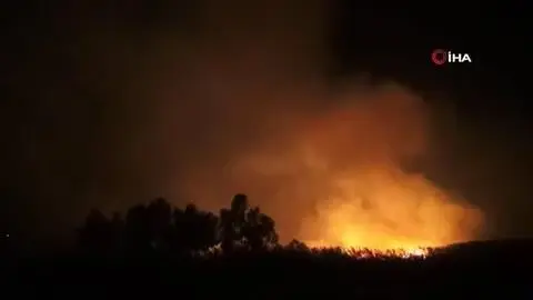 Son dakika haber... Seydikemer'de sazlık yangını...Alevler seralara sıçramadan söndürüldü Son dakika haber... Seydikemer'de sazlık yangını...Alevler seralara sıçramadan söndürüldü