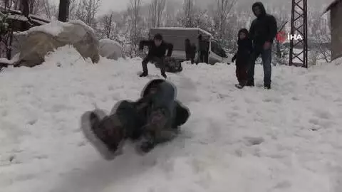 Şırnak'ta karla mücadele çalışmaları sürüyor Şırnak'ta karla mücadele çalışmaları sürüyor