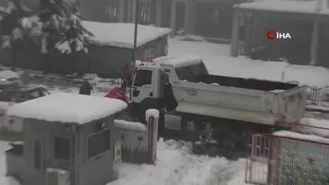 Şırnak'ta karla mücadele çalışmaları sürüyor Şırnak'ta karla mücadele çalışmaları sürüyor