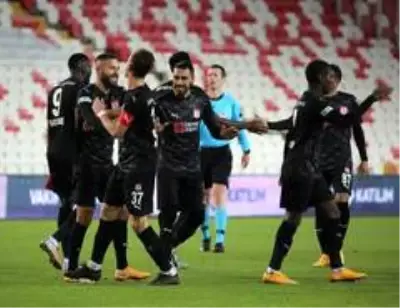 Süper Lig: D.G Sivasspor: 3 Gençlerbirliği: 1 (Maç sonucu) Süper Lig: D.G Sivasspor: 3 Gençlerbirliği: 1 (Maç sonucu)
