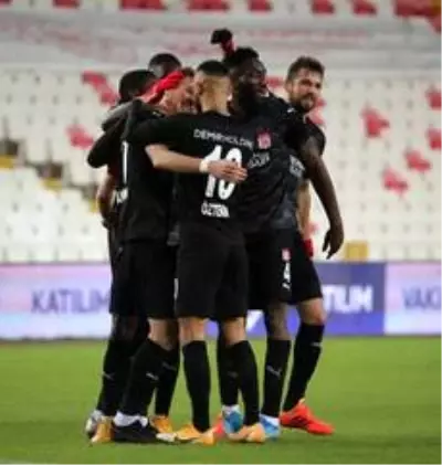 Süper Lig: D.G Sivasspor: 3 Gençlerbirliği: 1 (Maç sonucu) Süper Lig: D.G Sivasspor: 3 Gençlerbirliği: 1 (Maç sonucu)
