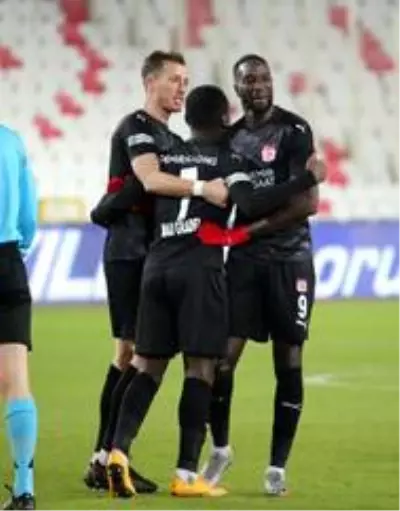 Süper Lig: D.G Sivasspor: 3 Gençlerbirliği: 1 (Maç sonucu) Süper Lig: D.G Sivasspor: 3 Gençlerbirliği: 1 (Maç sonucu)