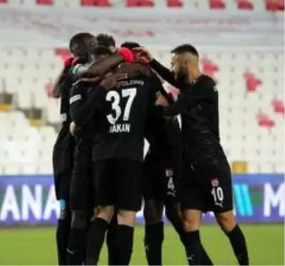 Süper Lig: D.G Sivasspor: 3 Gençlerbirliği: 1 (Maç sonucu) Süper Lig: D.G Sivasspor: 3 Gençlerbirliği: 1 (Maç sonucu)
