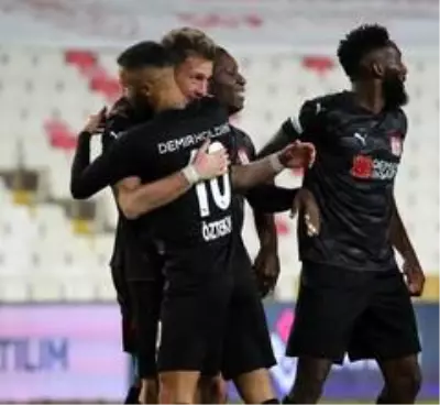 Süper Lig: D.G Sivasspor: 3 Gençlerbirliği: 1 (Maç sonucu) Süper Lig: D.G Sivasspor: 3 Gençlerbirliği: 1 (Maç sonucu)