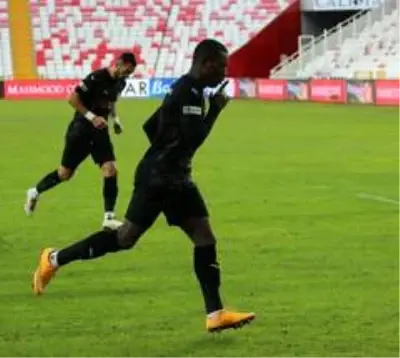 Süper Lig: D.G Sivasspor: 3 - Gençlerbirliği: 1 (Maç sonucu) Süper Lig: D.G Sivasspor: 3 - Gençlerbirliği: 1 (Maç sonucu)