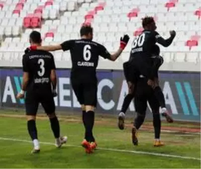 Süper Lig: D.G Sivasspor: 3 - Gençlerbirliği: 1 (Maç sonucu) Süper Lig: D.G Sivasspor: 3 - Gençlerbirliği: 1 (Maç sonucu)