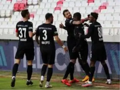 Süper Lig: D.G Sivasspor: 3 - Gençlerbirliği: 1 (Maç sonucu) Süper Lig: D.G Sivasspor: 3 - Gençlerbirliği: 1 (Maç sonucu)