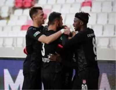 Süper Lig: D.G Sivasspor: 3 - Gençlerbirliği: 1 (Maç sonucu) Süper Lig: D.G Sivasspor: 3 - Gençlerbirliği: 1 (Maç sonucu)