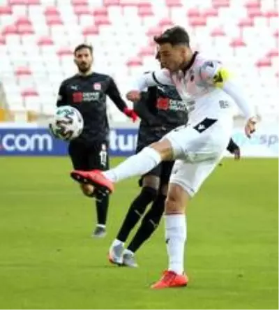 Süper Lig: D.G Sivasspor: 3 - Gençlerbirliği: 1 (Maç sonucu) Süper Lig: D.G Sivasspor: 3 - Gençlerbirliği: 1 (Maç sonucu)