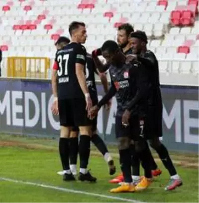 Süper Lig: D.G Sivasspor: 3 - Gençlerbirliği: 1 (Maç sonucu) Süper Lig: D.G Sivasspor: 3 - Gençlerbirliği: 1 (Maç sonucu)