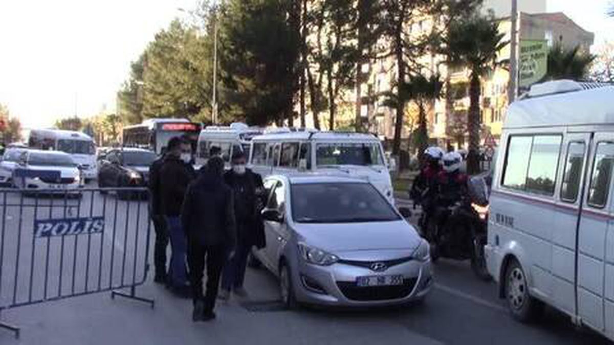 Şüpheli poşet fünyeyle patlatıldı