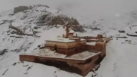 Tarihi İshak Paşa Sarayı'nda kış güzelliği