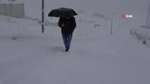 Van'da 3 aylık kar esareti başladı Van'da 3 aylık kar esareti başladı