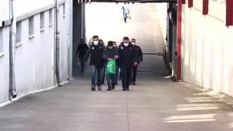 Son dakika haberi | Adana merkezli 3 ildeki PKK/KCK operasyonunda yakalanan 5 zanlıdan 3'ü tutuklandı Son dakika haberi | Adana merkezli 3 ildeki PKK/KCK operasyonunda yakalanan 5 zanlıdan 3'ü tutuklandı