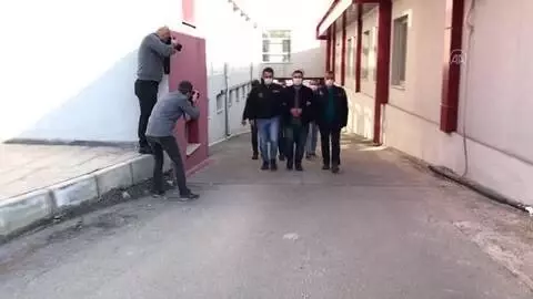 Son dakika haberi | Adana merkezli 3 ildeki PKK/KCK operasyonunda yakalanan 5 zanlıdan 3'ü tutuklandı Son dakika haberi | Adana merkezli 3 ildeki PKK/KCK operasyonunda yakalanan 5 zanlıdan 3'ü tutuklandı