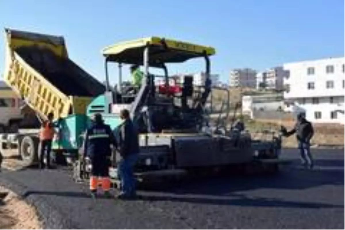 Aliağa'da asfalt çalışmaları devam ediyor