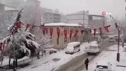 Bahçesaray'da karla mücadele çalışmaları sürüyor Bahçesaray'da karla mücadele çalışmaları sürüyor