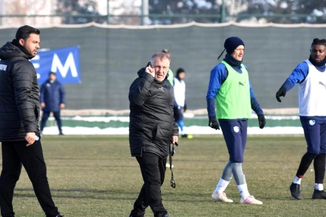 BB Erzurumspor Mesut Bakkal yönetiminde ilk antrenmanına çıktı