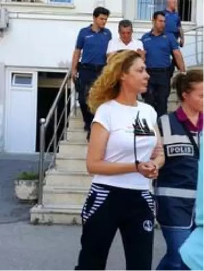 Bursa'da eski 'Bacak güzeli'nin evindeki cinayete 18 yıl hapis Bursa'da eski 'Bacak güzeli'nin evindeki cinayete 18 yıl hapis