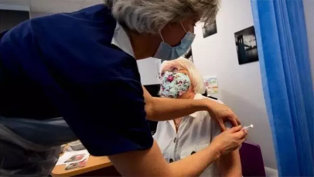 Covid: İngiltere'de enfeksiyon seviyesinde keskin bir yükseliş yaşanıyor Covid: İngiltere'de enfeksiyon seviyesinde keskin bir yükseliş yaşanıyor