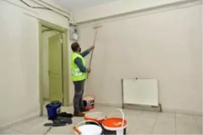 Esenyurt'ta muhtarlık binaları ve sağlık ocaklarının tadilatları yapılıyor