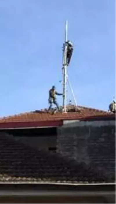 Gelen tepkilere rağmen ev benim dedi baz istasyonun kurulmasına izin verdi Gelen tepkilere rağmen ev benim dedi baz istasyonun kurulmasına izin verdi