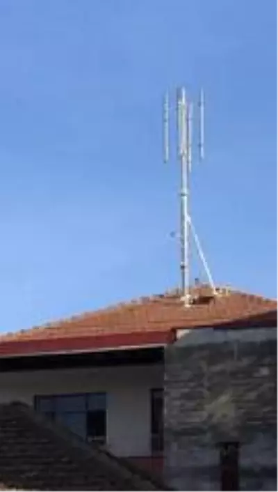 Gelen tepkilere rağmen ev benim dedi baz istasyonun kurulmasına izin verdi Gelen tepkilere rağmen ev benim dedi baz istasyonun kurulmasına izin verdi