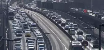 İstanbul'da 56 saatlik sokağa çıkma kısıtlaması öncesi yoğunluk