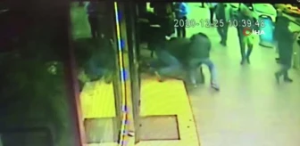 Son dakika haber: İstanbul'da kuyumcuda bıçaklı kavga kamerada