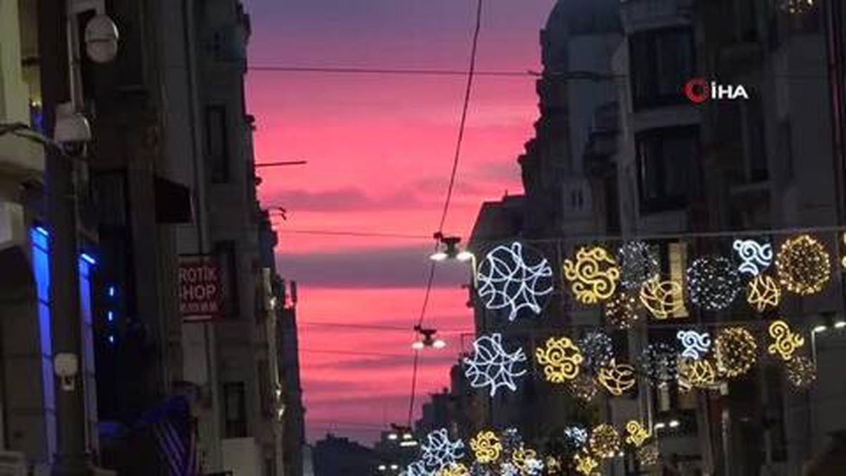 İstiklal Caddesi'nde gün batımı hayran bıraktı