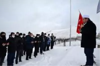 Son dakika haber: İzciler Allahuekber Dağı şehitlerini andı Son dakika haber: İzciler Allahuekber Dağı şehitlerini andı