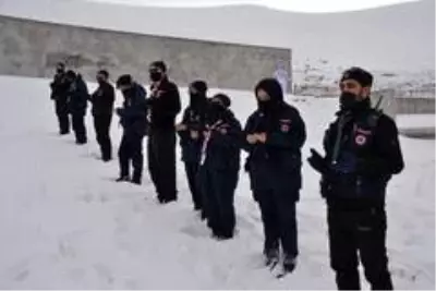 Son dakika haber: İzciler Allahuekber Dağı şehitlerini andı Son dakika haber: İzciler Allahuekber Dağı şehitlerini andı