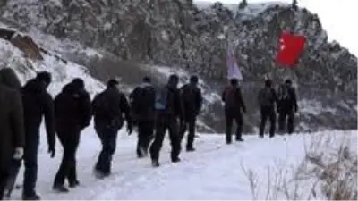 Son dakika haber: İzciler Allahuekber Dağı şehitlerini andı Son dakika haber: İzciler Allahuekber Dağı şehitlerini andı