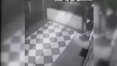 Kadın esnafın darbedilmesi güvenlik kamerasına yansıdı Kadın esnafın darbedilmesi güvenlik kamerasına yansıdı