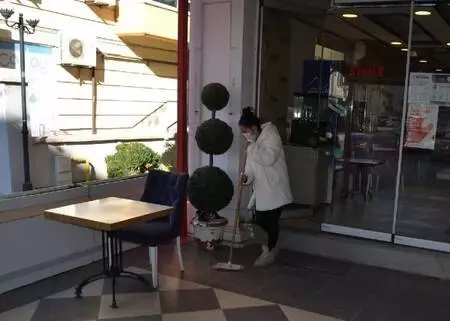 Kadın esnafın darbedilmesi güvenlik kamerasına yansıdı Kadın esnafın darbedilmesi güvenlik kamerasına yansıdı