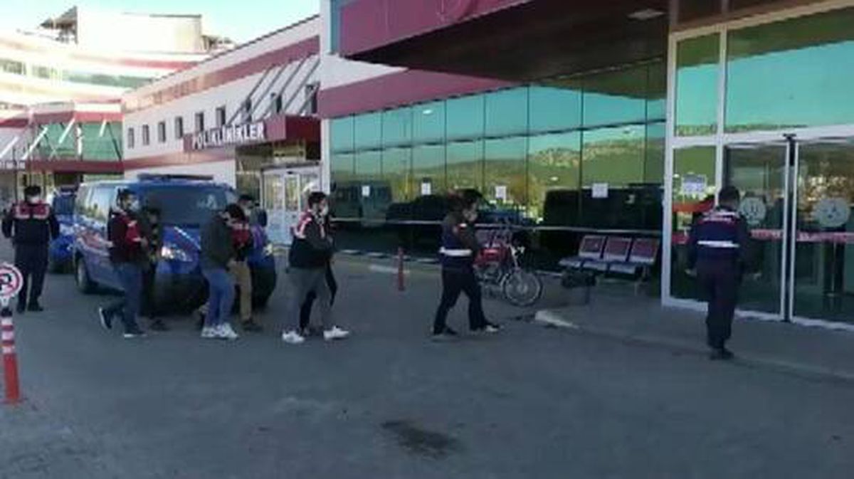 Yaşlı komşusunu, 'Sağlık Bakanlığı çalışanıyım' diyerek teste çağırdı, boş kalan evdeki kasayı çaldı