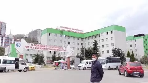 KOVİD-19 HASTALARI YAŞADIKLARINI ANLATIYOR - 'Ailenizle karşı karşıya bile gelemiyorsunuz' KOVİD-19 HASTALARI YAŞADIKLARINI ANLATIYOR - 'Ailenizle karşı karşıya bile gelemiyorsunuz'