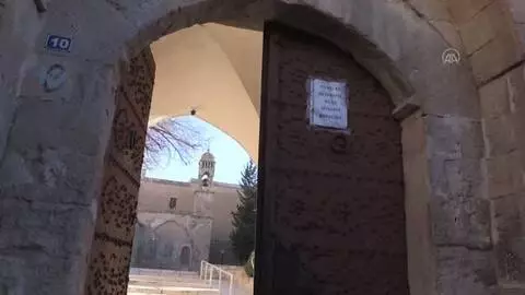 Kovid-19 önlemlerine uyularak Noel ayini yapıldı Kovid-19 önlemlerine uyularak Noel ayini yapıldı