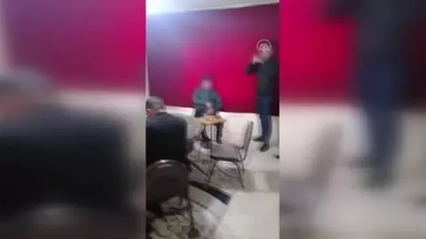 Kovid-19 tedbirlerini ihlal edip kumar oynayan 8 kişiye 30 bin lira ceza Kovid-19 tedbirlerini ihlal edip kumar oynayan 8 kişiye 30 bin lira ceza