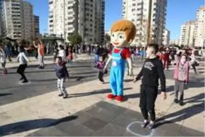 Son dakika haberleri | Şahincan çocuklar ve gençlere spor yaptırdı Son dakika haberleri | Şahincan çocuklar ve gençlere spor yaptırdı