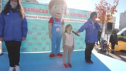 Son dakika haberleri | Şahincan çocuklar ve gençlere spor yaptırdı Son dakika haberleri | Şahincan çocuklar ve gençlere spor yaptırdı